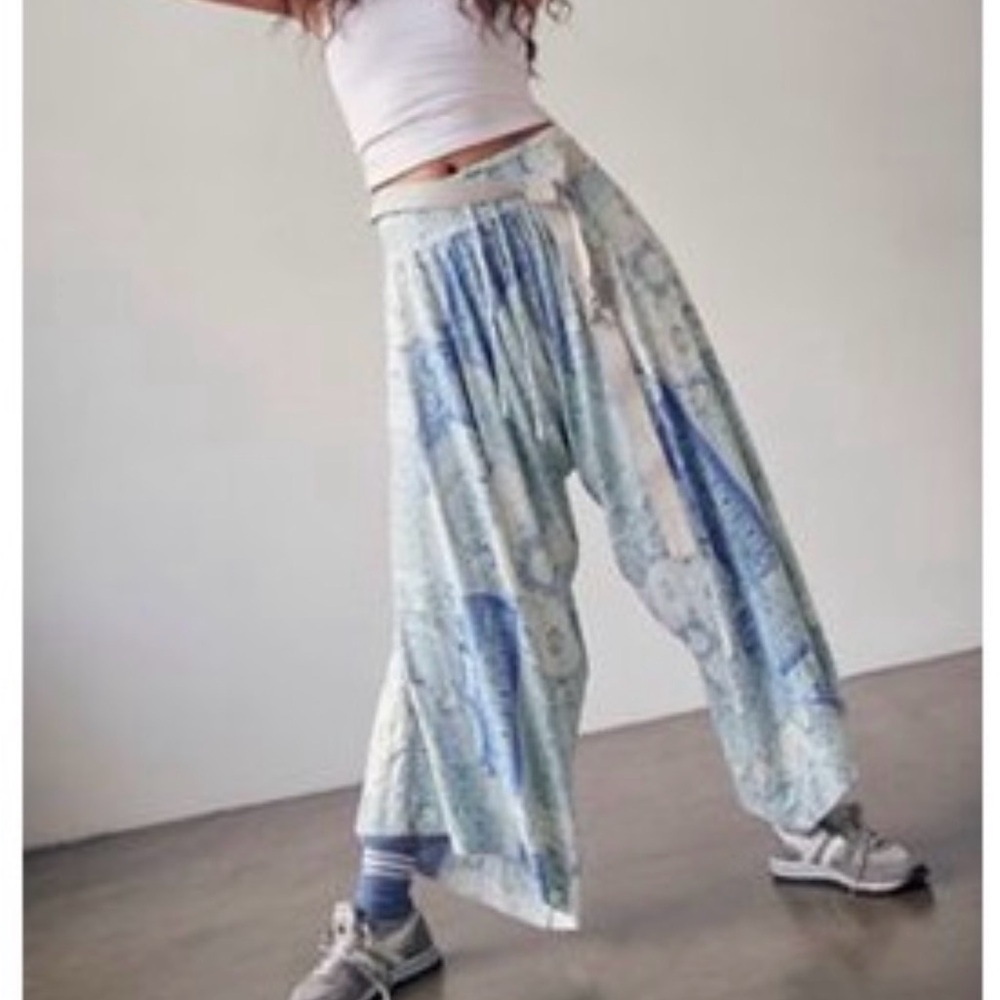 Free People Blue and White Patterned Joggers